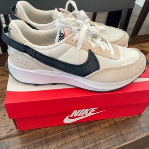 Nike Waffle Debut - Women's 8